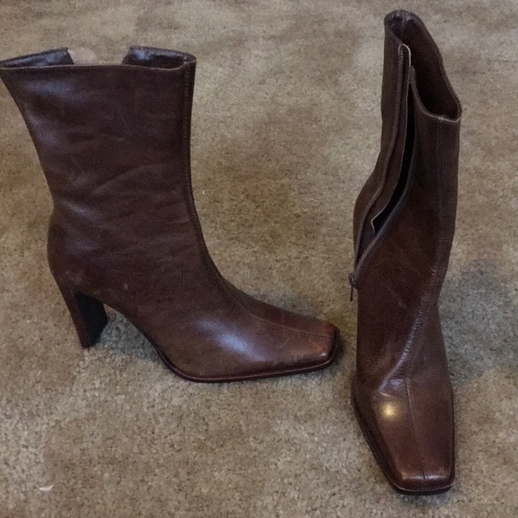 Steve Madden Shoes - Steve Madden Brown Boot size 6B